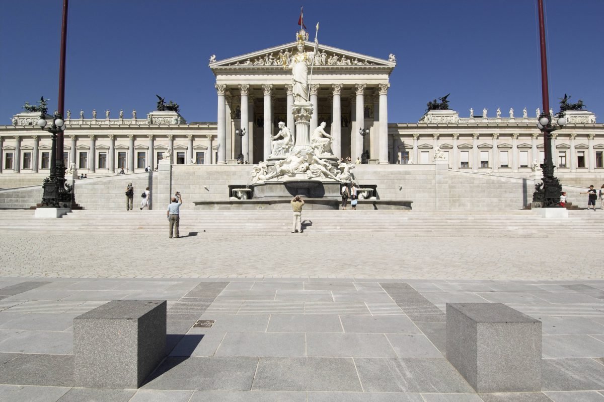 Wien-Parlament2